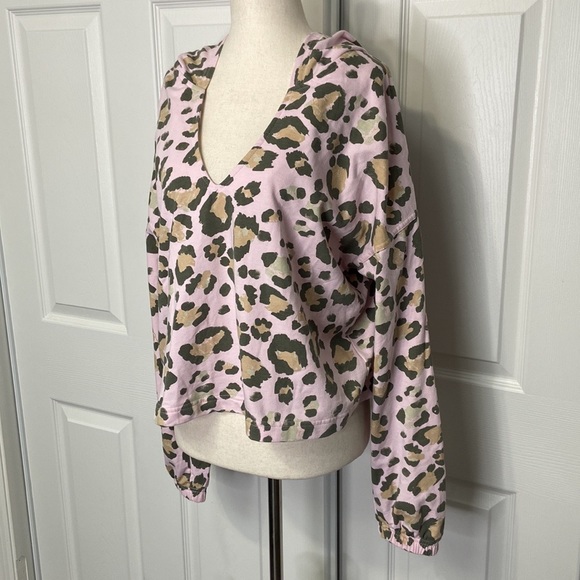Show Me Your Mumu Tomasa Leopard Print Pullover Hoodie - Picture 5 of 8